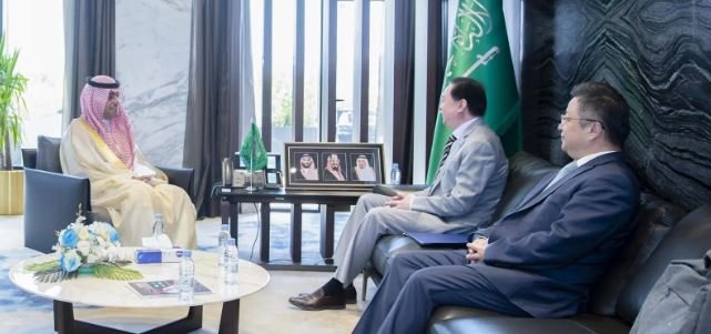 Housing-Minister-Discusses-Enhancing-Cooperation-Opportunities-with-Chinese-Ambassador-to-the-Kingdom