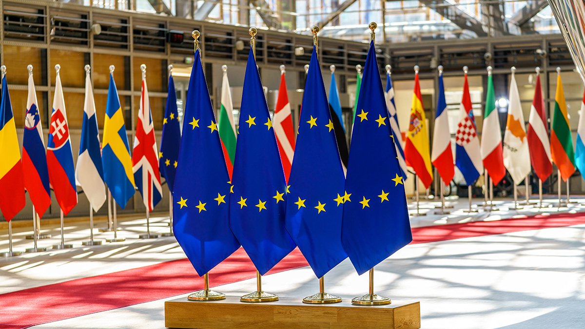 european-council-indoors-flags-eu-countries-europe-sunny-glass-ceiling