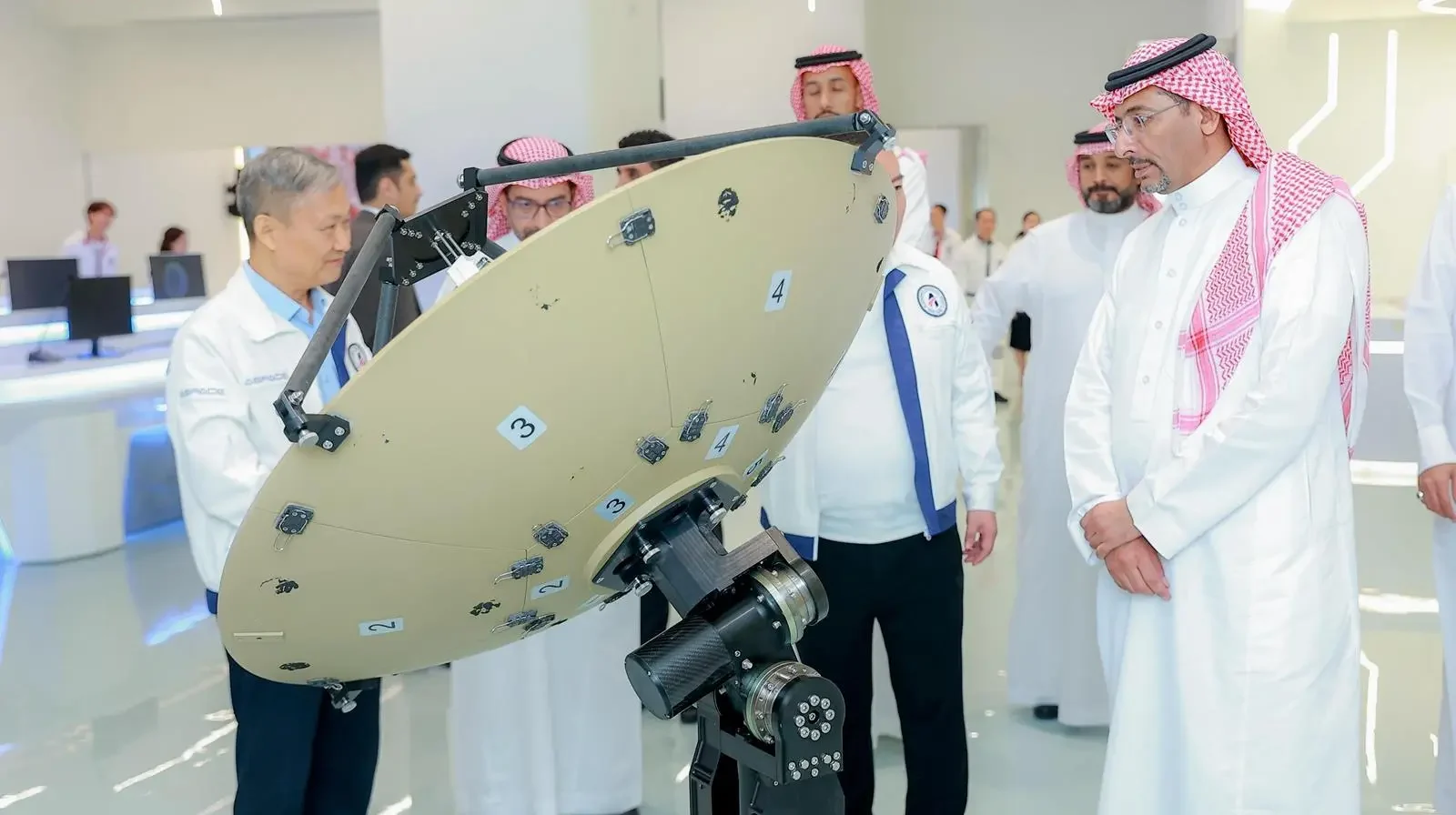 mQtyCfTH7CzL68Umn1nWbeXPTHm3xjUS7hDd6C1I