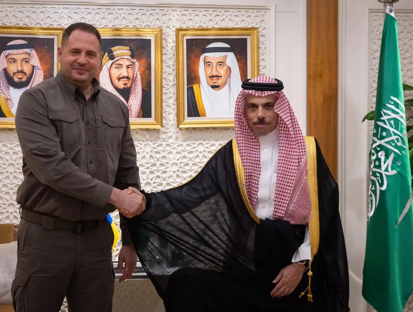 ZpAs1KVbEJg9tXxfXq2uYXG5EXqvpvnLbEuupztO